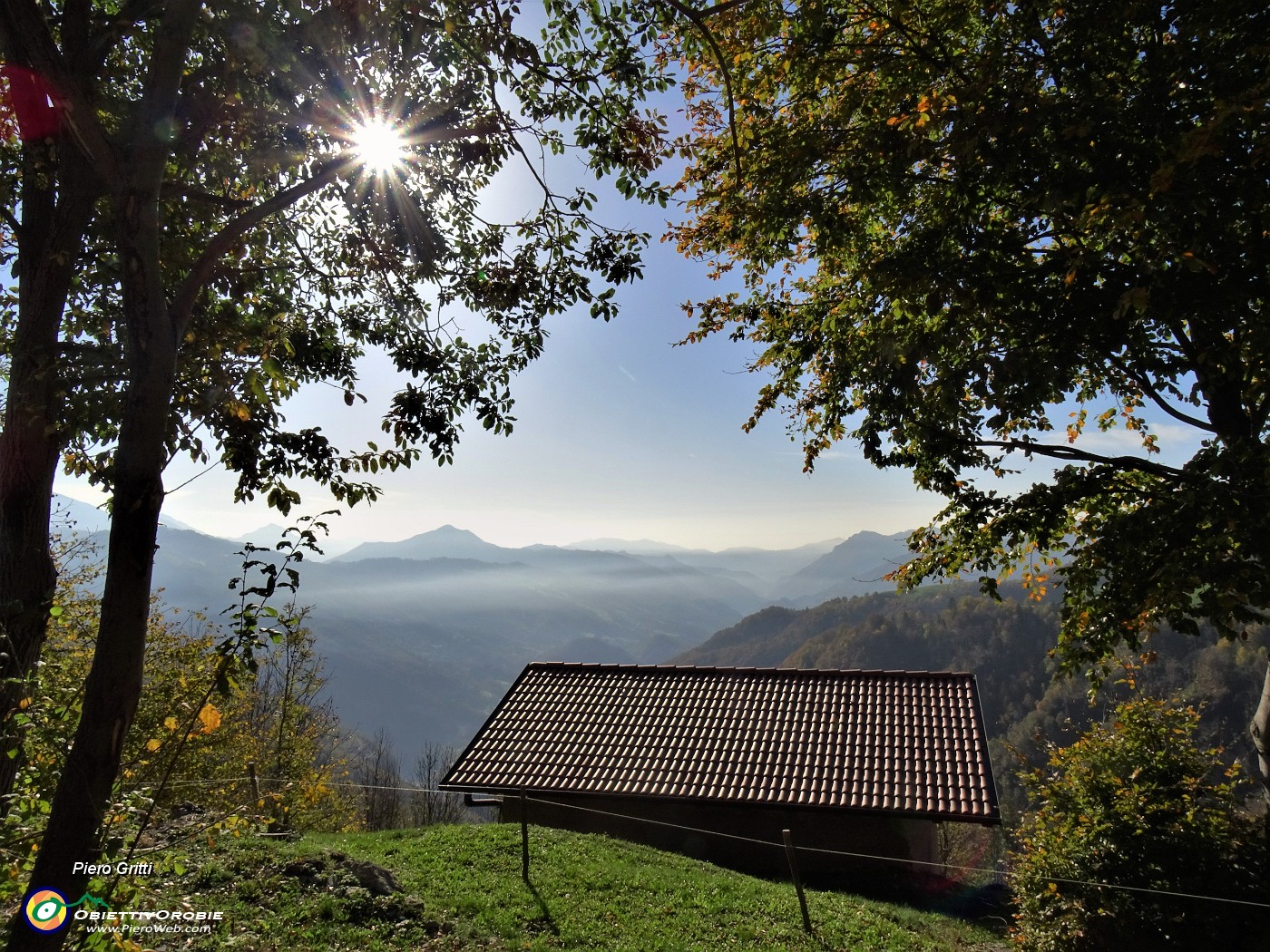 15 Sereno il cielo , ma leggera foschia sulla valle.JPG